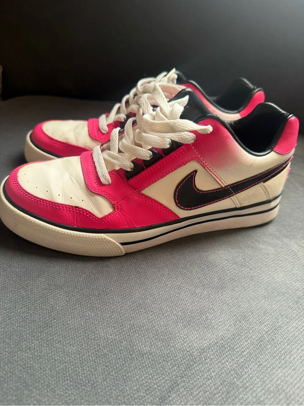 Nike women’s Low-Top Sneakers - White & Pink - Picture 3 of 7